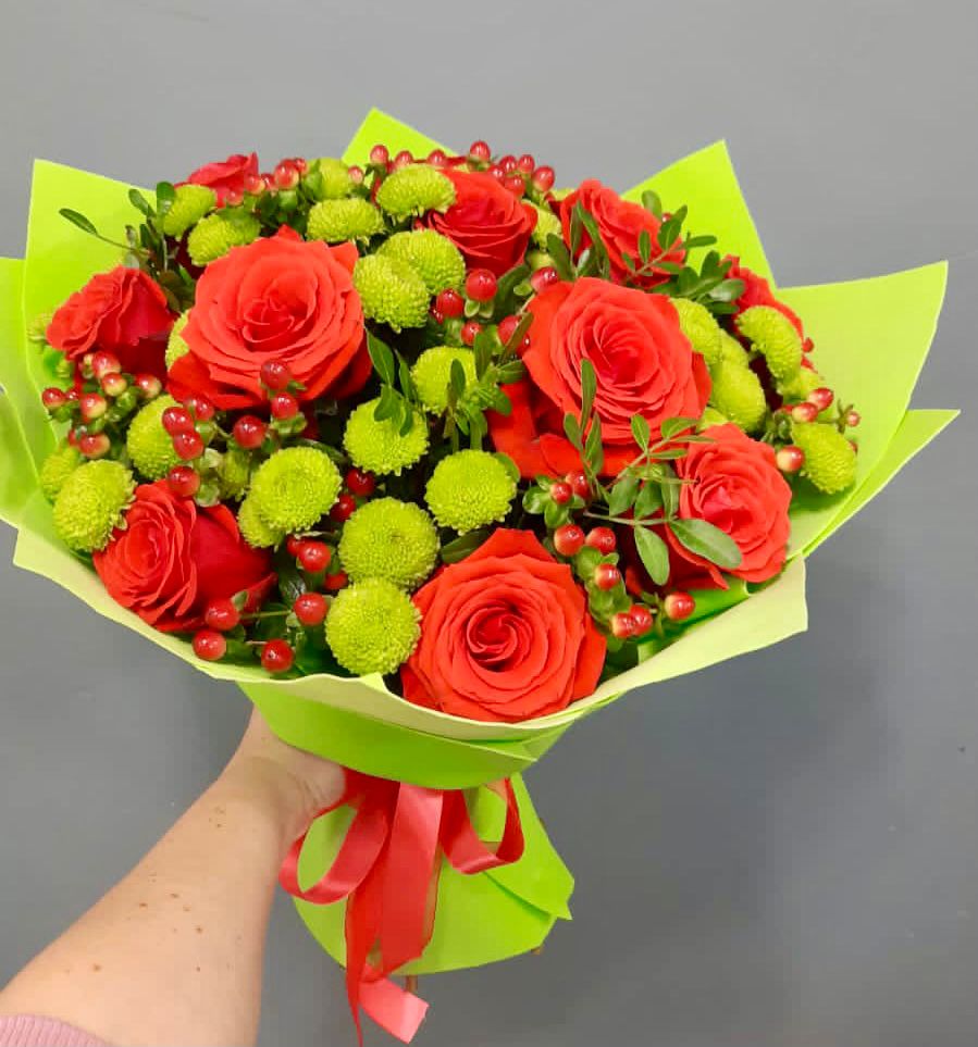 Букет цветов из: Хризантемы и Розы в Волгодонске