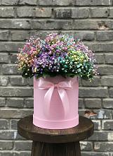 Цветочная композиция из Гипсофила и Розы в шляпной коробке в Волгодонске