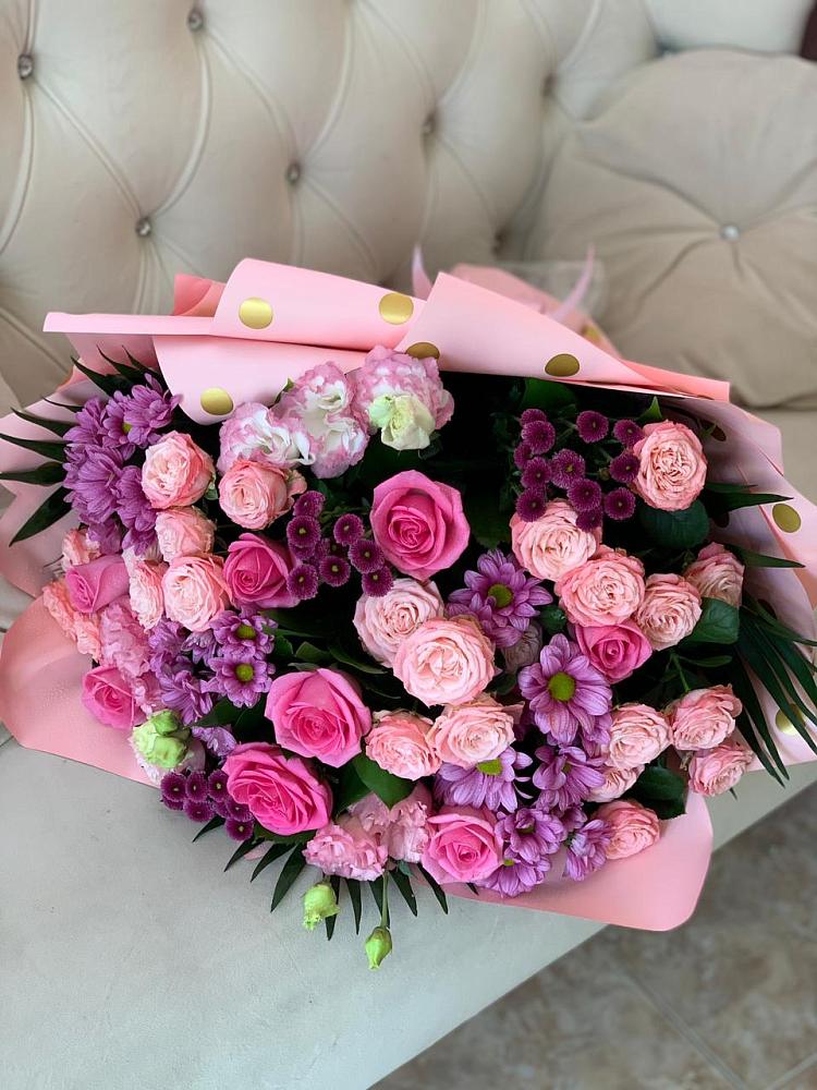 Букет цветов из: Хризантемы, Розы и Лизиантусы в Волгодонске