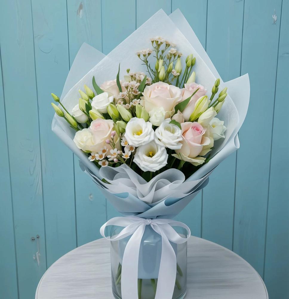 Букет цветов из: Розы и Лизиантусы в Волгодонске