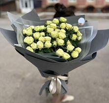 Букет Белые кустовые розы Солинеро в Волгодонске