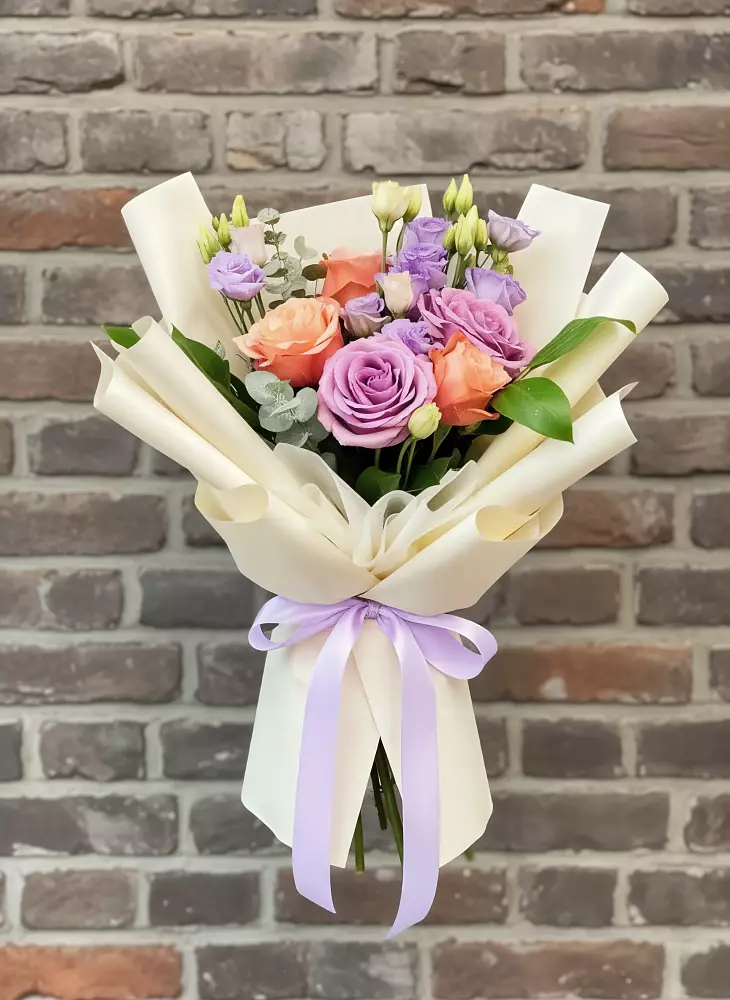 Букет цветов из: Лизиантусы и Розы в Волгодонске