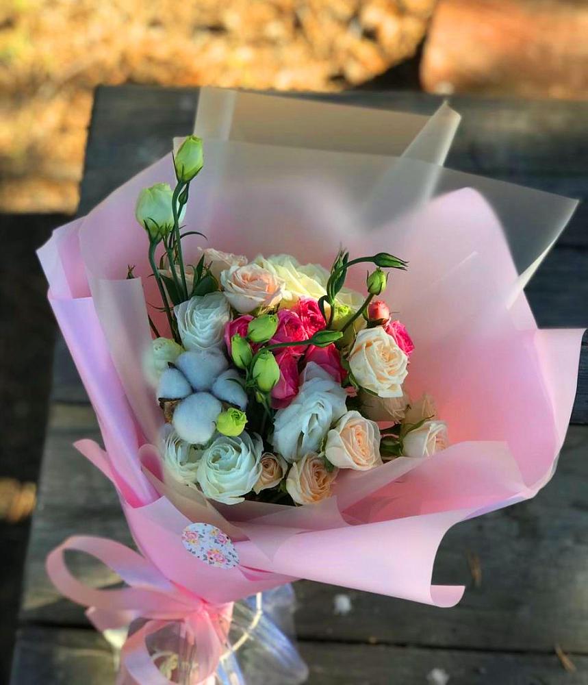 Букет цветов из: Розы и Лизиантусы в Волгодонске