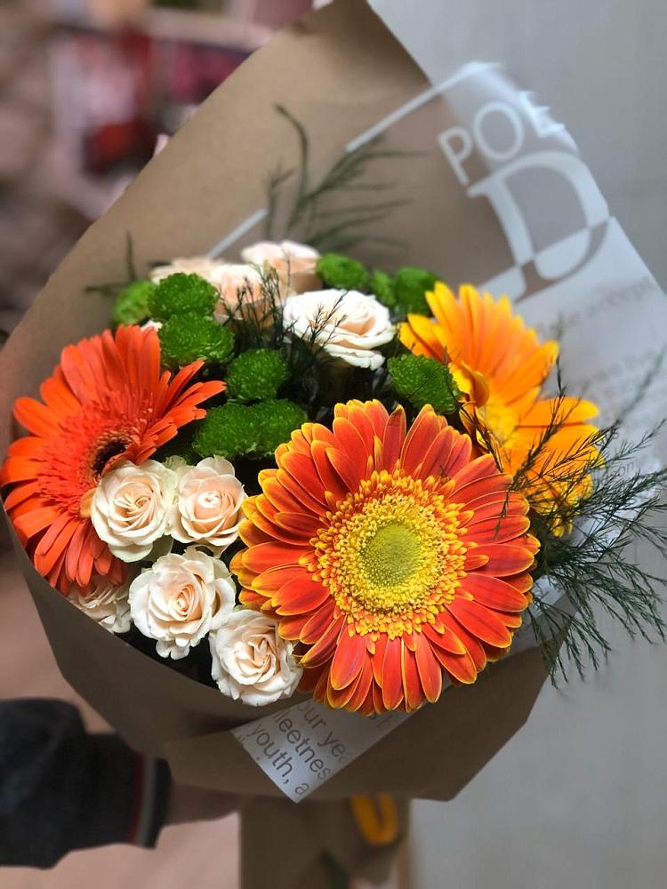 Букет цветов из: Герберы, Хризантемы и Розы в Волгодонске