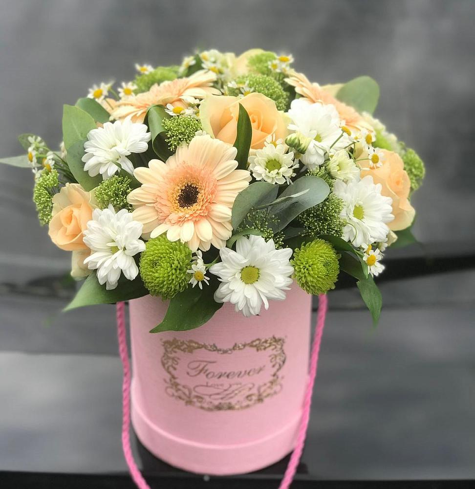 Цветочная композиция из Розы, Герберы и Хризантемы в шляпной коробке в Волгодонске