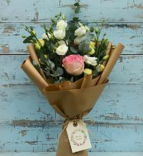 Букет цветов из:  Розы и Лизиантусы в Волгодонске