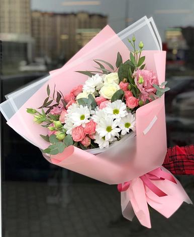 Букет цветов из: Розы, Лизиантусы и Хризантемы в Волгодонске