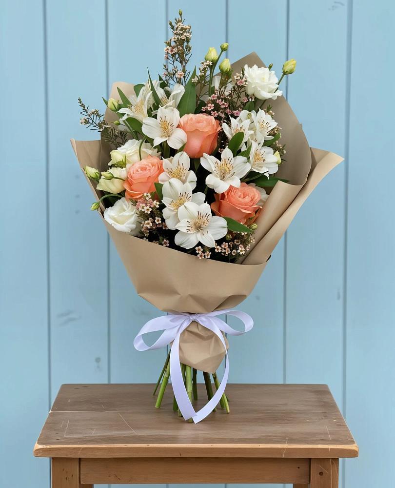 Букет цветов из: Альстромерии, Лизиантусы, Розы и Хризантемы в Волгодонске