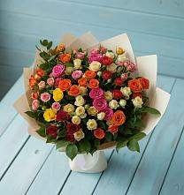 Букет Микс из разноцветных кустовых роз в Волгодонске
