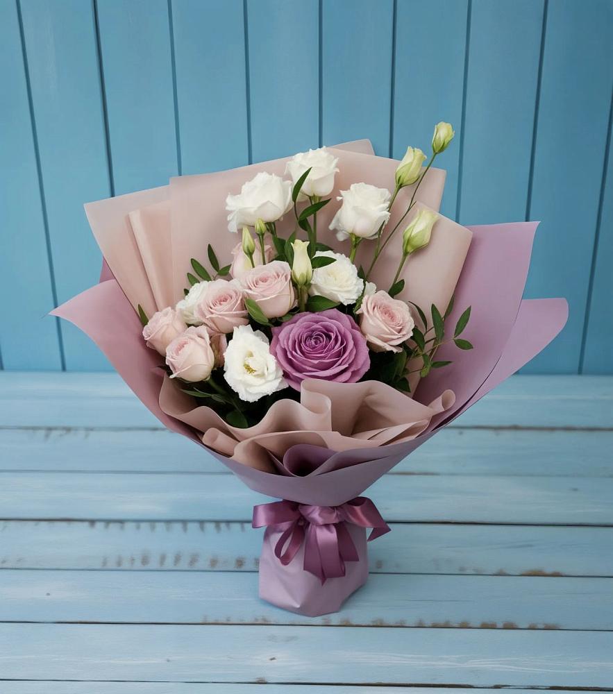 Букет цветов из: Розы и Лизиантусы в Волгодонске